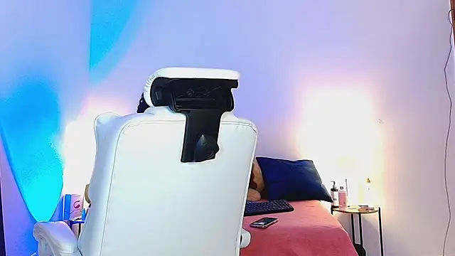 Isabella Sophia19 online show from June 29, 2026, 12:28 am