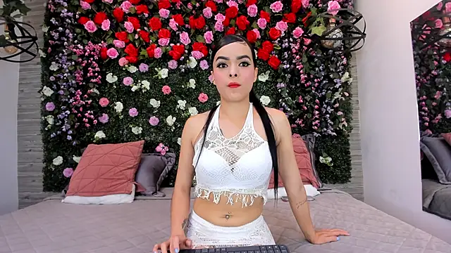 BelaPoncee online show from June 15, 2026, 7:02 pm