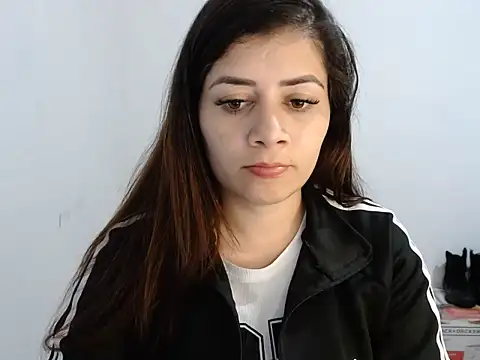 Luna zoe online show from July 5, 2026, 3:11 am