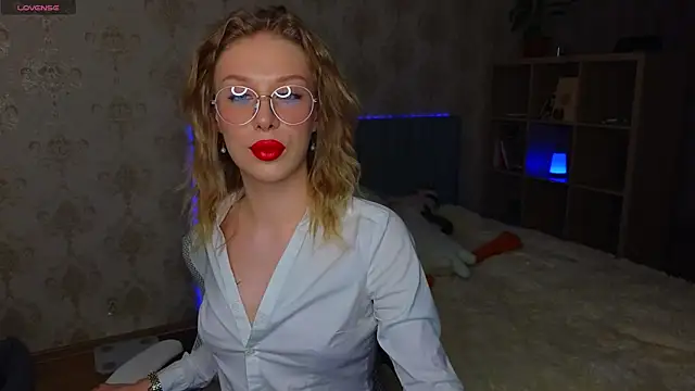 Snapshot of Lucia_wow chatting on June 13, 2026, 11:13 pm Lucia wow online show from June 13, 2026, 11:13 pm