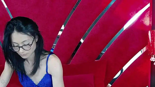 MayaLeey online show from June 15, 2026, 4:17 pm