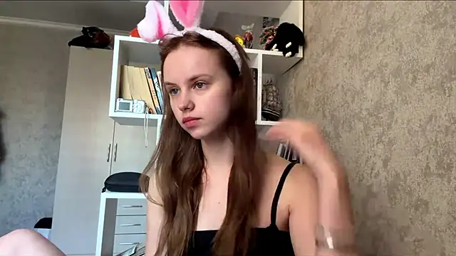 Mollybeans online show from July 18, 2026, 2:25 pm