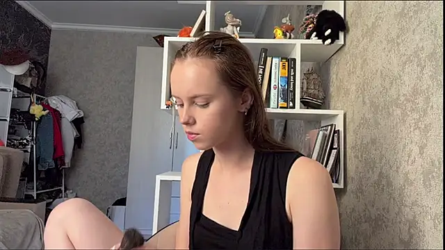 Mollybeans online show from August 3, 2026, 12:11 pm