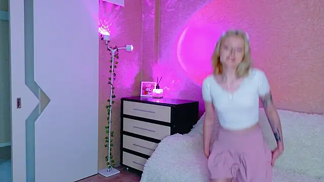 SweeetMia online show from August 9, 2026, 3:03 am