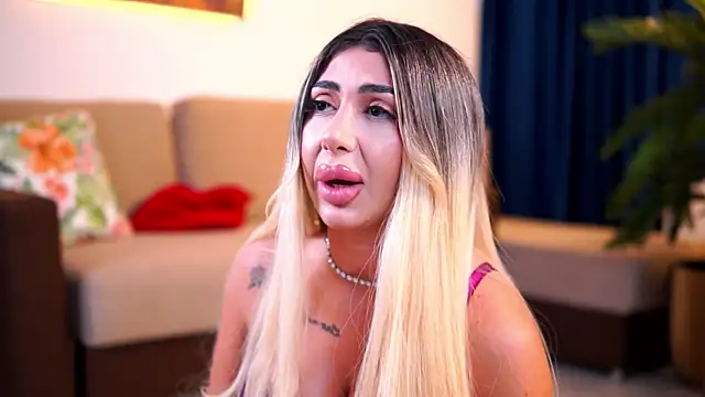 LucyyRosse online show from August 2, 2026, 8:23 am