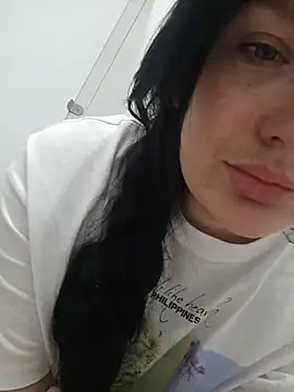 Snapshot of LoveVixen_LoveWolf chatting on July 9, 2026, 9:43 am LoveVixen LoveWolf online show from July 9, 2026, 9:43 am