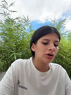 Mia Alanna online show from June 25, 2026, 6:35 pm