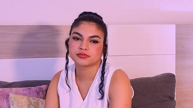 MelodyAlvarez online show from July 28, 2026, 8:52 pm