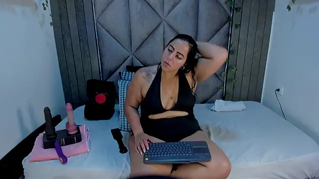 ShelyEvans   online show from July 7, 2026, 12:13 am