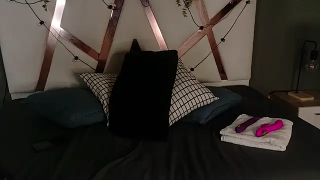 ShelyEvans   online show from July 4, 2026, 12:28 am