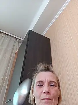 Snapshot of Kriss-Miss-Kiss chatting on June 18, 2026, 4:12 pm Kriss-Miss-Kiss online show from June 18, 2026, 4:12 pm