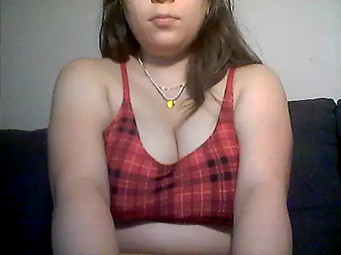 PimientaLimon online show from July 4, 2026, 6:42 am