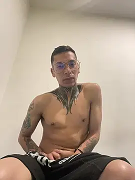 alejoggg1 online show from June 16, 2026, 9:09 am
