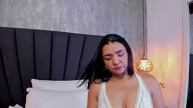 Longina  online show from August 6, 2026, 7:31 pm