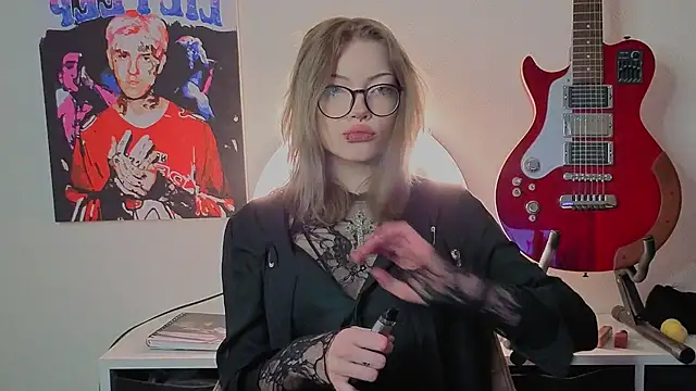 Snapshot of EndicaWilde chatting on June 21, 2026, 6:46 pm EndicaWilde online show from June 21, 2026, 6:46 pm