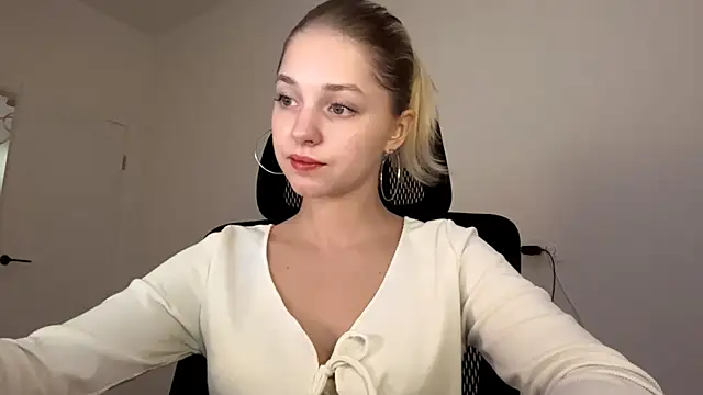 EveryoneEve online show from July 29, 2026, 8:02 am
