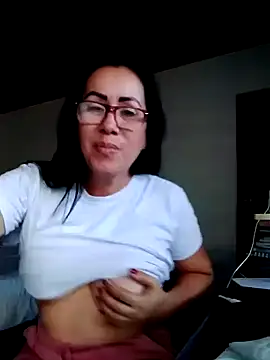 Snapshot of Cuchibarbie chatting on July 17, 2026, 9:45 pm Cuchibarbie online show from July 17, 2026, 9:45 pm