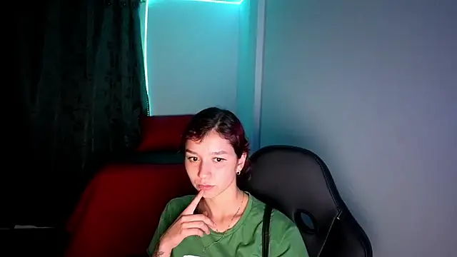 Skinny queen 20 online show from June 19, 2026, 1:00 am
