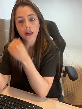 Snapshot of vivian_segreti chatting on June 27, 2026, 12:27 am vivian segreti online show from June 27, 2026, 12:27 am