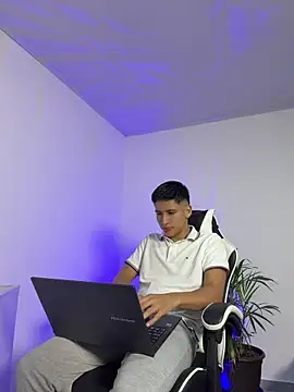 SantiLux  online show from June 25, 2026, 3:37 am