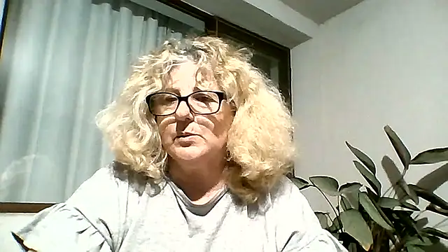 NoraMelow online show from August 2, 2026, 9:01 pm