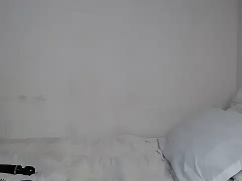 Snapshot of SlenderDiamond chatting on June 26, 2026, 5:46 am SlenderDiamond online show from June 26, 2026, 5:46 am