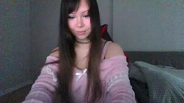 MiaSavageQueen online show from June 19, 2026, 1:17 pm