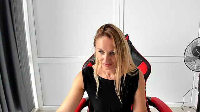 LilyDreamm online show from July 8, 2026, 12:50 pm