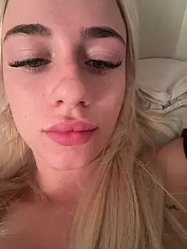 Mialovexox online show from July 3, 2026, 4:35 pm