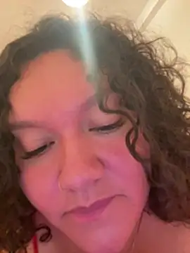 HeidiSanabria online show from July 7, 2026, 2:25 am
