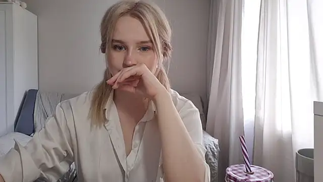 BloomMoon online show from July 8, 2026, 12:39 pm