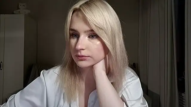 BloomMoon online show from July 28, 2026, 6:20 pm