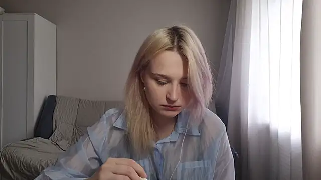 BloomMoon online show from June 26, 2026, 11:05 am