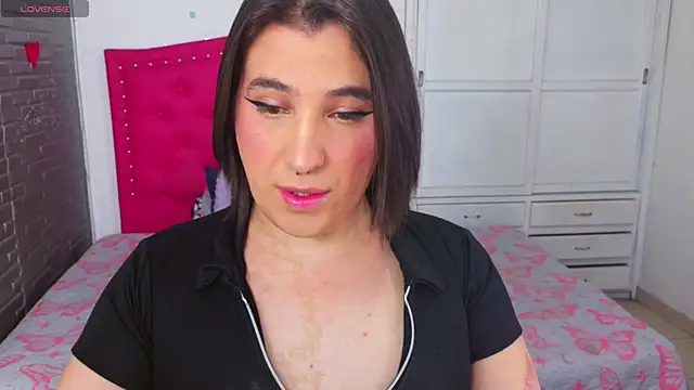 roxxy pink  online show from August 7, 2026, 2:50 am