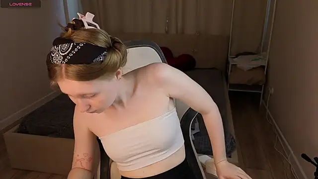 LiliTiny online show from July 15, 2026, 2:07 am