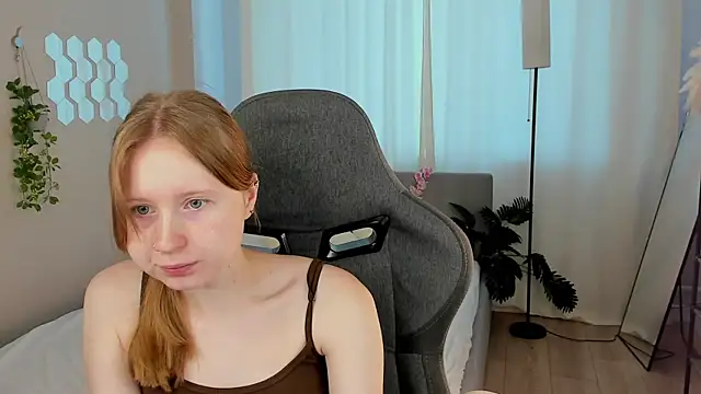 LiliTiny online show from August 3, 2026, 3:25 am