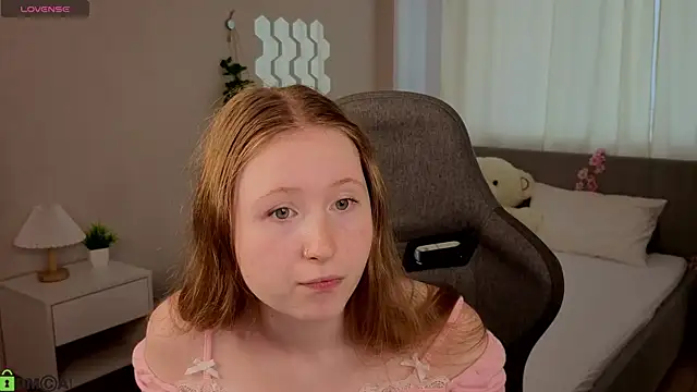 LiliTiny online show from July 18, 2026, 2:20 am