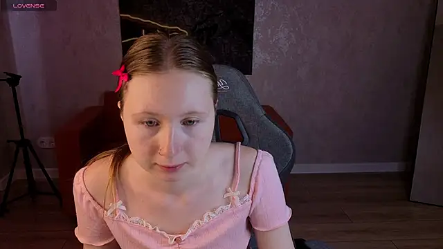 LiliTiny online show from June 27, 2026, 1:22 am