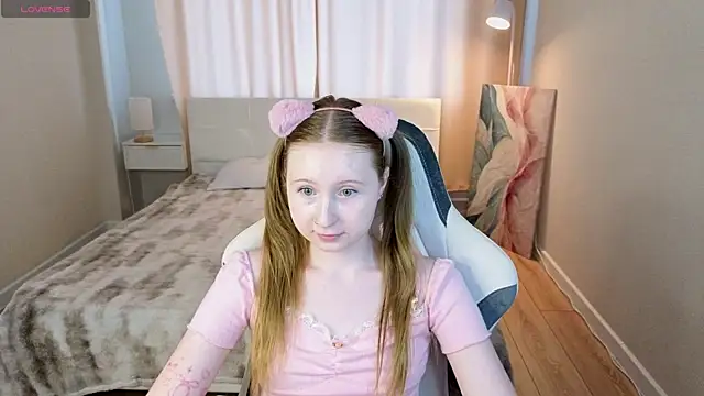 LiliTiny online show from June 25, 2026, 5:12 am