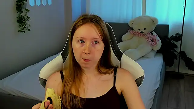 LiliTiny online show from August 4, 2026, 3:33 am