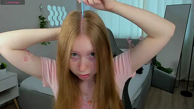LiliTiny online show from July 24, 2026, 1:23 am