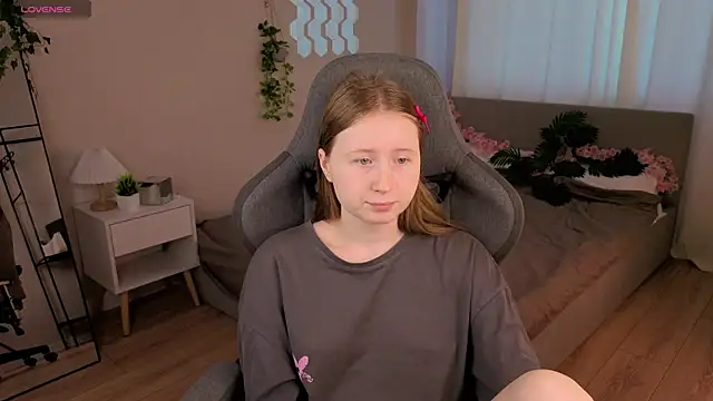 LiliTiny online show from July 5, 2026, 4:19 am