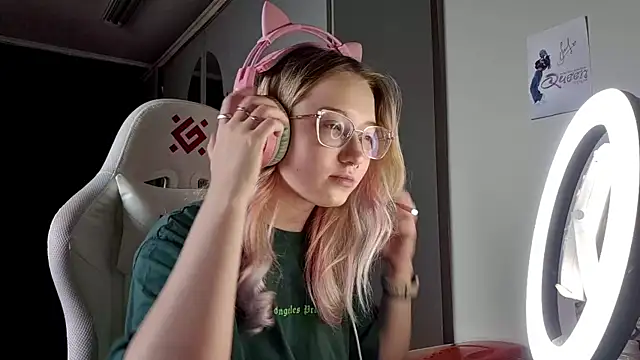 FunnyLila online show from June 28, 2026, 5:14 am
