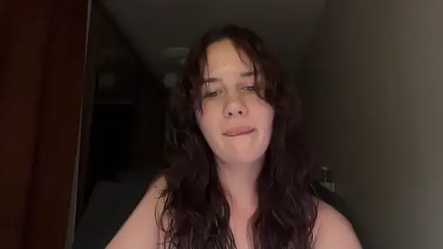 Snapshot of Loressava chatting on July 8, 2026, 7:47 pm Loressava online show from July 8, 2026, 7:47 pm