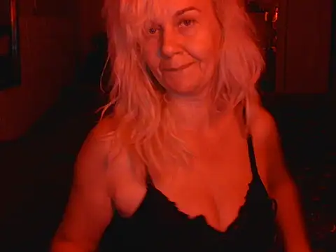 Snapshot of Ravelynni chatting on July 27, 2026, 5:53 pm Ravelynni online show from July 27, 2026, 5:53 pm