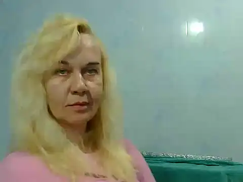 Snapshot of Ravelynni chatting on June 27, 2026, 8:15 pm Ravelynni online show from June 27, 2026, 8:15 pm