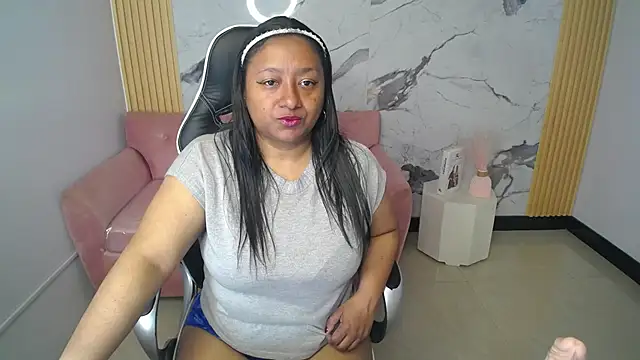 Snapshot of Alicia1_ch chatting on June 24, 2026, 3:05 am Alicia1 ch online show from June 24, 2026, 3:05 am