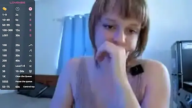 DustiZuchowski online show from July 30, 2026, 4:22 am