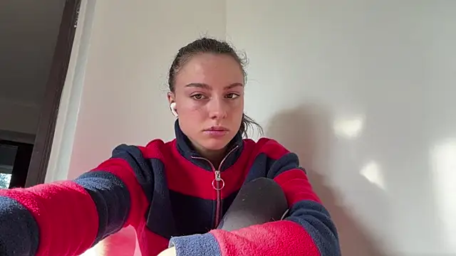 Monicaqte online show from July 19, 2026, 4:43 am