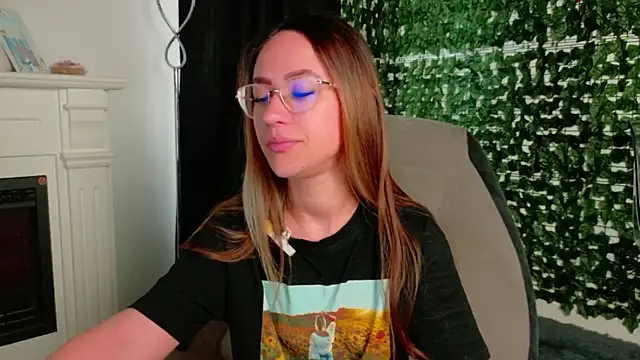 Nicole Bliss online show from July 7, 2026, 5:21 am
